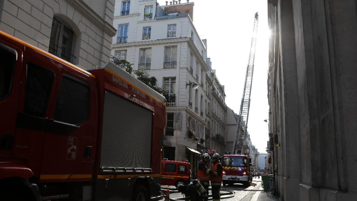 Un incendio en un edificio en el centro de París dejó un saldo de tres personas muertas.