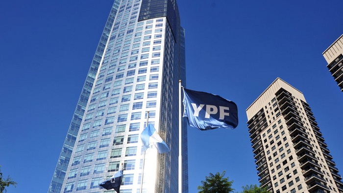 La demanda por el caso YPF se originó por la estatización de la empresa.