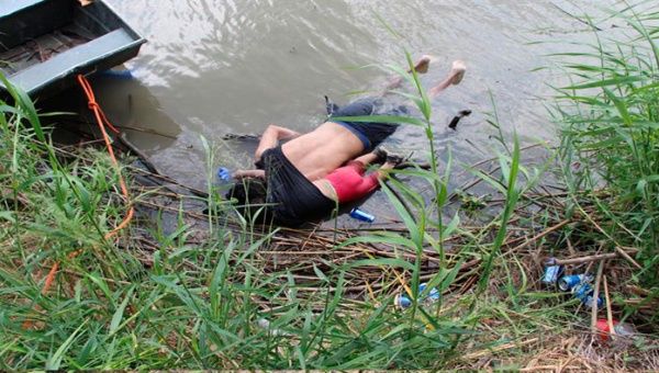 La foto de los cuerpos de los migrantes salvadoreños ha dado la vuelta al mundo como símbolo de la tragedia migratoria.