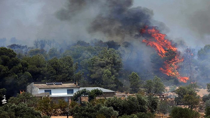 Las autoridades catalanas han evacuado a 51 personas debido al incendio.