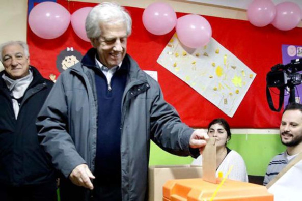 El presidente de Uruguay, Tabaré Vázquez, acude a votar en las elecciones primarias.