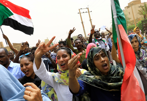 Miles de sudaneses salieron a las calles para exigir la instauración de un gobierno civil.