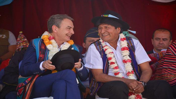 El presidente Evo Morales y el político José Luis Rodríguez Zapatero participaron en una actividad para la entrega de un sistema de riego en Capinota, Bolivia.