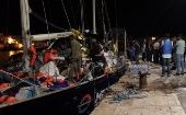 Los 41 refugiados rescatados en altamar desembarcan en el puerto italiano de Lampedusa.