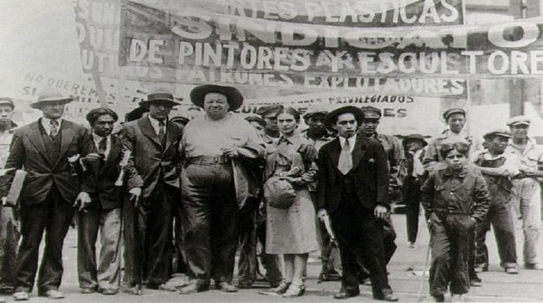 Frida se erigió, entre otras cosas, por ser una voz que no callaba ante las injusticias. En el aspecto social, manifestó activamente contra la injusticia social y a favor de los derechos de los trabajadores.