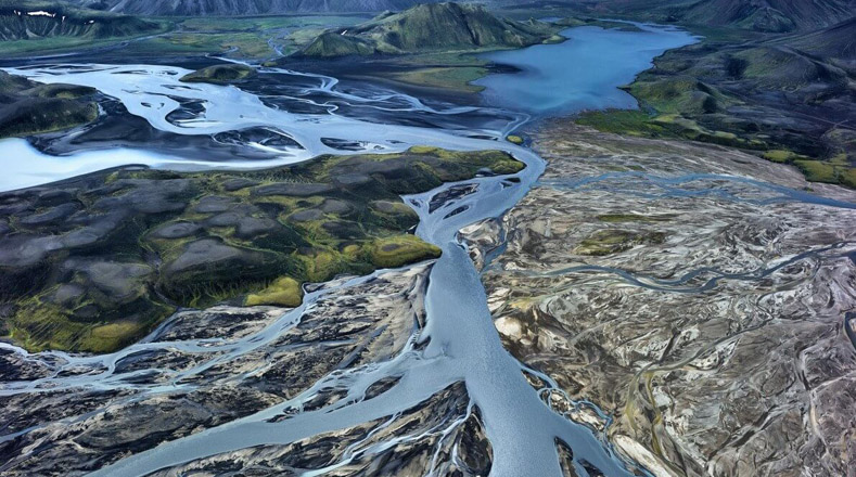 En Islandia se encuentra el impresionante parque nacional "Vatnajökull", que cuenta con diez volcanes centrales y se extiende casi al 14 por ciento del territorio total del país.