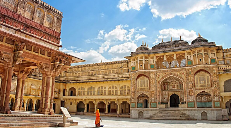 "La ciudad rosa" de la India fue construida en 1729 y se ubica en Rayastán, Jaipur, considerada la primera urbe planificada en esa nación. Edificada en forma de cuadrícula, expone conceptos hindúes tradicionales.