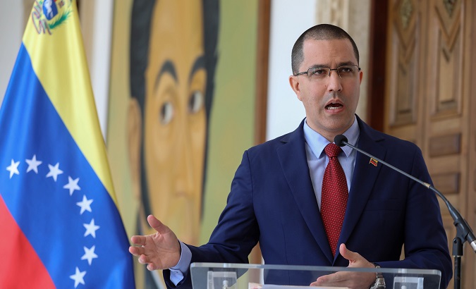 El canciller venezolano rechazó que su homólogo colombiano discutiera asuntos internos de su país con representantes del Gobierno de EE.UU. en Washington.
