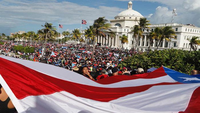 Los manifestantes se concentraron a las 17H00 (hora local) para iniciar la marcha desde las cercanías del Capitolio hacia La Fortaleza, sede del Gobierno.