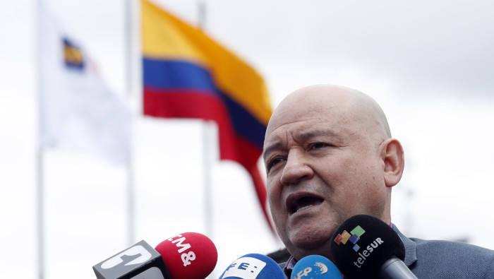 El senador de la FARC, Carlos Lozada, denunció ante la Fiscalía una campaña de exterminio contra excombatientes.