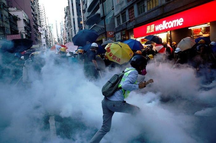 Las manifestaciones violentas en Hong Kong han llevado a enfrentamientos de los grupos radicales con la policía.