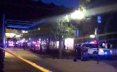 Agentes policiales de Dayton registran locales nocturnos en la búsqueda de posibles víctimas del tiroteo.