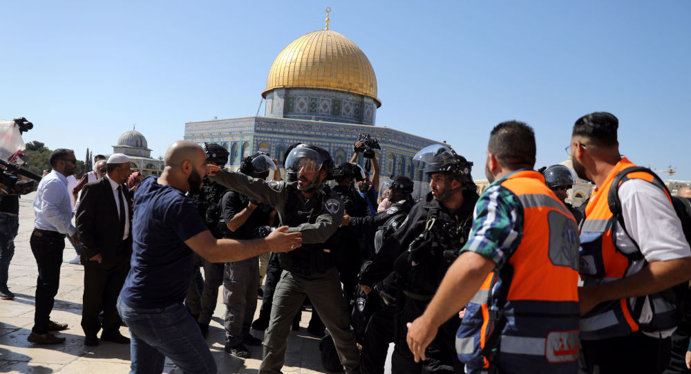 Un nuevo enfrentamientos entre feligreses palestinos e israelitas fue reportado hoy en La Explanada de las Mezquitas.