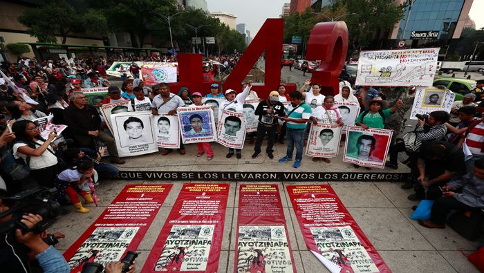 En casi cinco años de la desaparición de los 43 normalistas de Ayotzinapa, sus familiares piden esclarecer lo ocurrido esa noche.