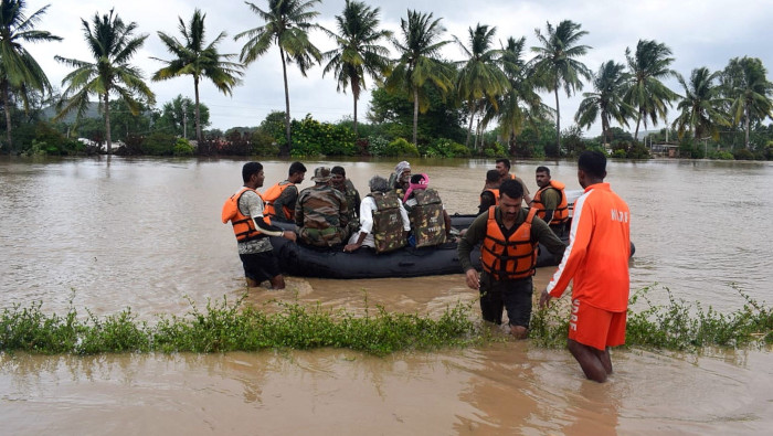 Aumentó a 244 cifra de muertos por las lluvias monzónicas en India.