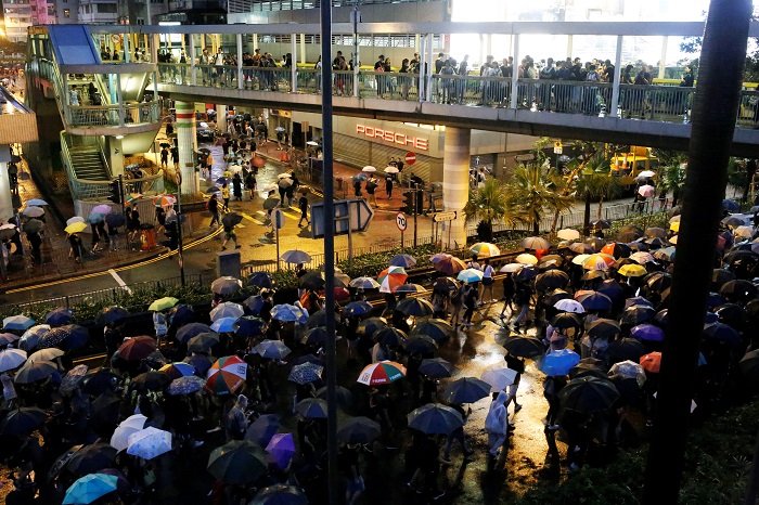 Los manifestantes continúan las protestas contra el gobierno de Hong Kong.