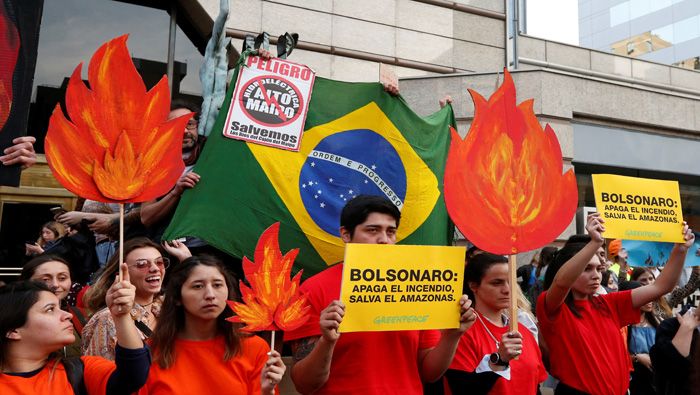 Los manifestantes reiteran que los incendios en la Amazonía brasileña no es un problema local, sino uno que tiene repercusiones globales.