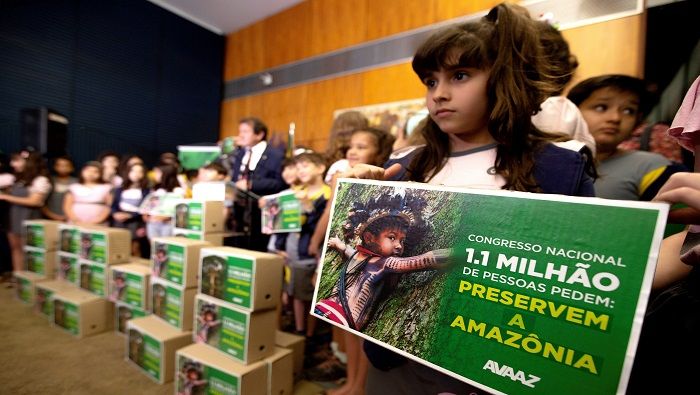 Al menos 1.1 millones de personas de todo Brasil firmaron una misiva clamando por la protección de la Amazonía, acta que fue recibida por el Congreso Nacional de la nación suramericana.