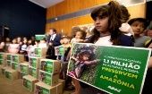 Al menos 1.1 millones de personas de todo Brasil firmaron una misiva clamando por la protección de la Amazonía, acta que fue recibida por el Congreso Nacional de la nación suramericana. 