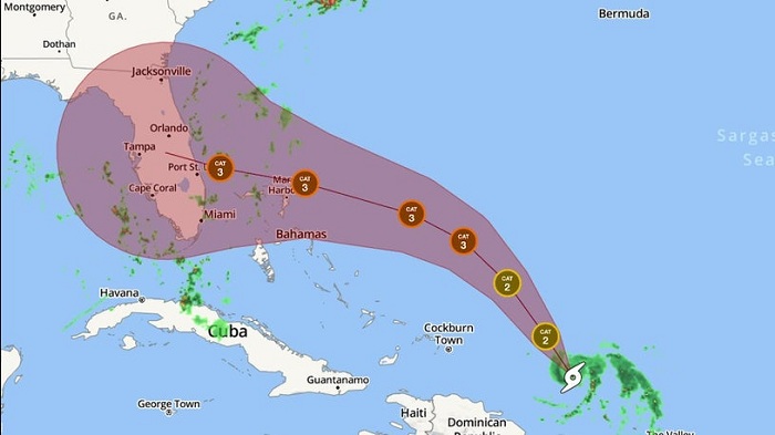 Se espera que este viernes Dorian se convierta a la categoría 4 de huracanes.