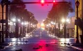 Las calles en Daytona Beach, Florida, están vacías debido a la orden de evacuación por el huracán Dorian.