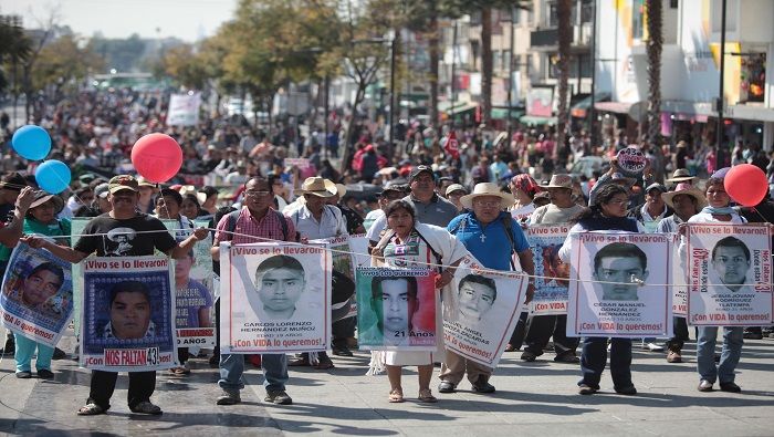 El caso de los 43 desaparecidos de la Escuela Normal Rural de Ayotzinapa, en Iguala, ocurrió en el año 2014 y se ha comprobado la vinculación de agentes de las fuerzas de seguridad mexicana junto al crimen organizado.
