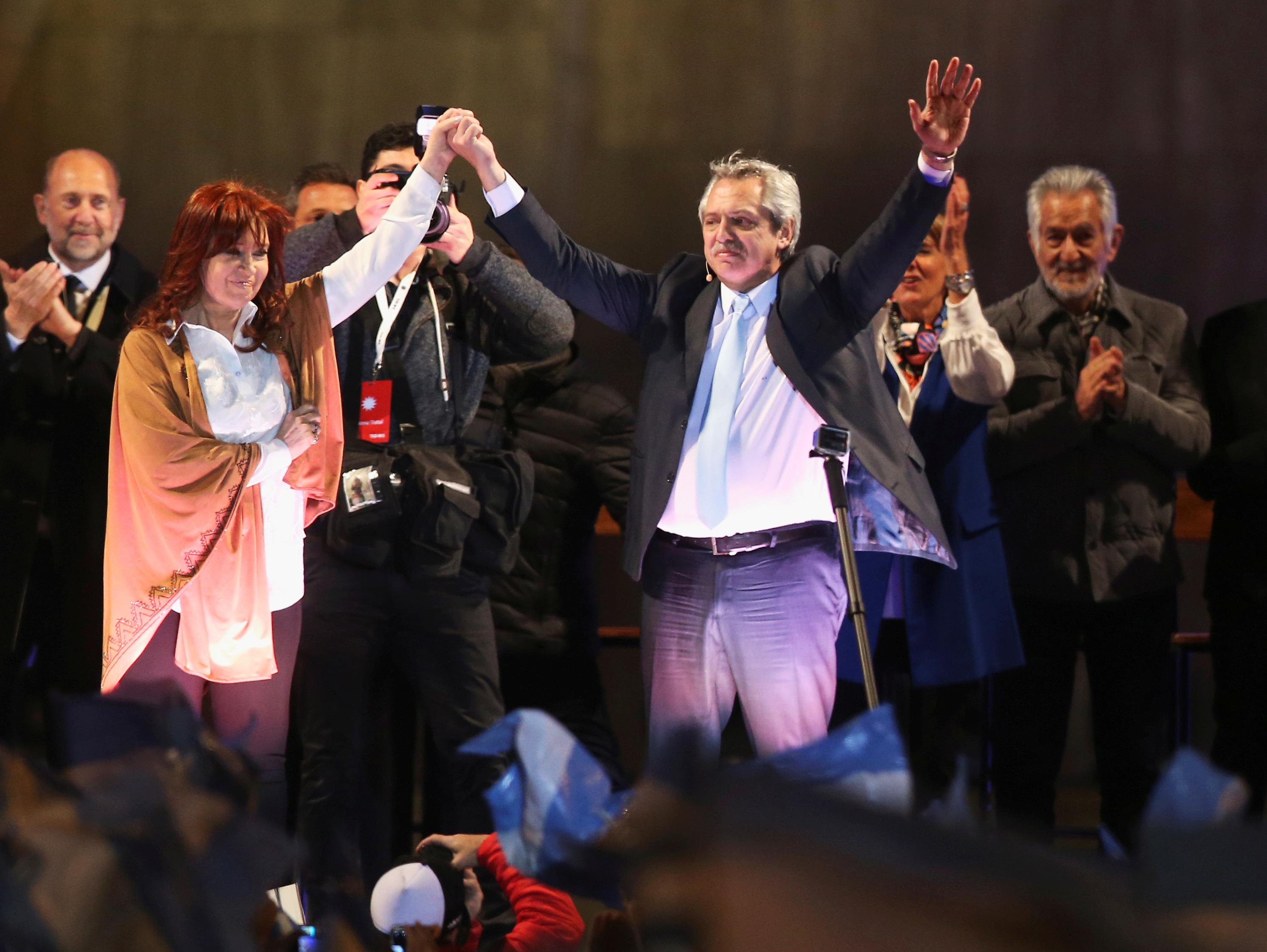 La intención de voto para Fernández se proyecta a 53.2, con lo que estaría a un punto porcentual de superar el resultado de CFK.