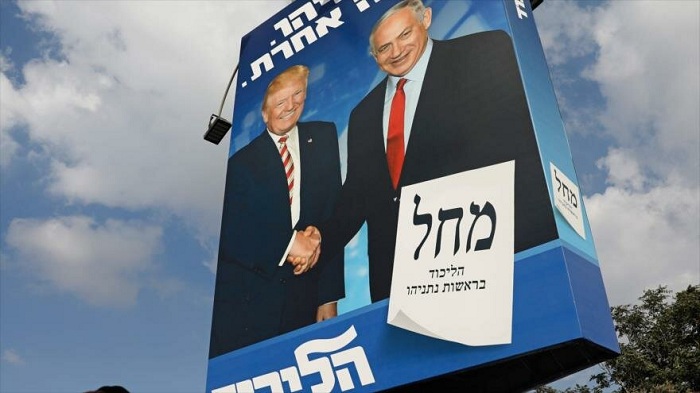Un cartel electoral con las imágenes del presidente de EE.UU., Donald Trump y el premier israelí, Benjamín Netanyahu.