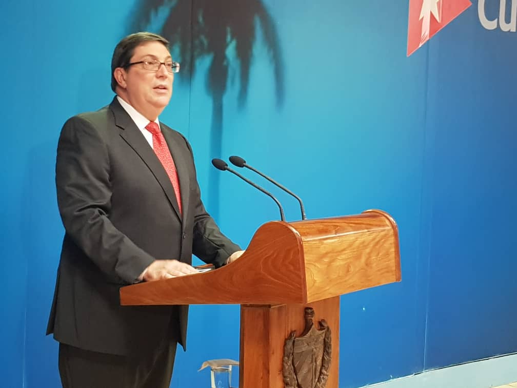 El diplomático presentó un informe que expone los efectos del bloqueo de Estados Unidos contra la población cubana.