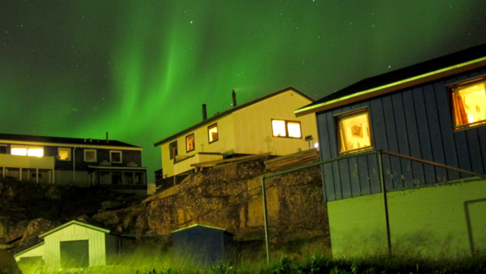 Hogares inuits, donde se alojan los turistas que viajan a Groenlandia para contemplar las auroras boreales.