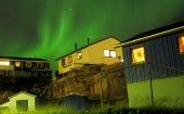Hogares inuits, donde se alojan los turistas que viajan a Groenlandia para contemplar las auroras boreales.