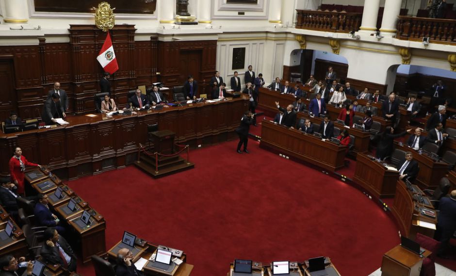 En el artículo 134 de la Constitución de Perú, se contempla la facultad del presidente para disolver el Congreso 