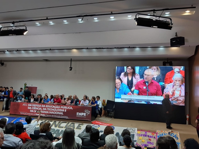 En la huelga participarán movimientos populares, en rechazo a la política de privatización de empresas icónicas del país como Petrobras y Correos, dio a conocer la Central Unitaria de Trabajadores.