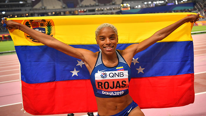 Rojas logró la medalla dorada en su segundo salto, donde registró una marca de 15.37 metros.