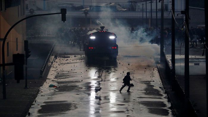 La represión de la Policía contra las protestas ha dejado, hasta el momento, un muerto, decenas de heridos y más de 300 detenidos.