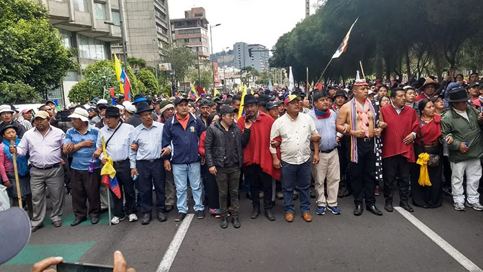 La CONAIE anunció que el paro Nacional se mantiene hasta que el Gobierno presidido por Lenín Moreno, derogue la iniciativa de paquetazo debido a las graves implicaciones que genera para la economía de la clase media ecuatoriana.