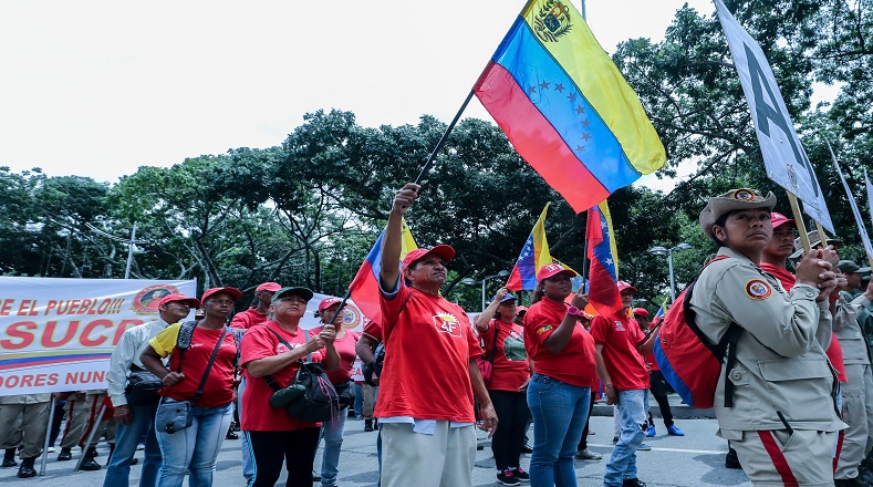 Por su parte, la parlamentaria Gladys Requena ratificó que el pueblo de Venezuela y Ecuador seguirán unidos por ver materializado el sueño del Libertador Simón Bolívar de la Patria Grande. 