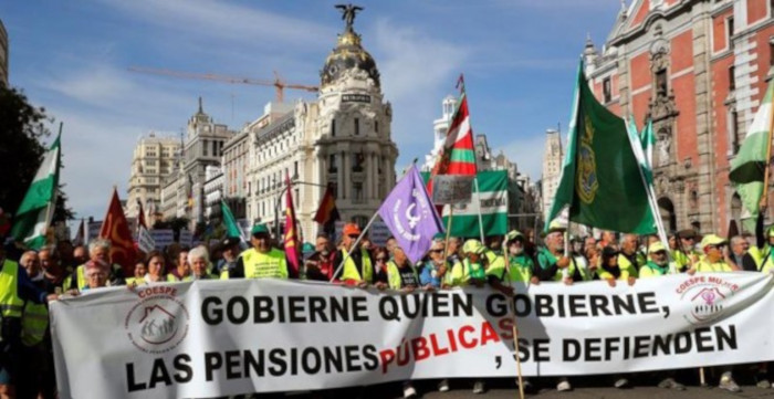 Tras 25 días de marcha, dos columnas de jubilados que salieron de Rota y de Bilbao llegaron a Madrid.