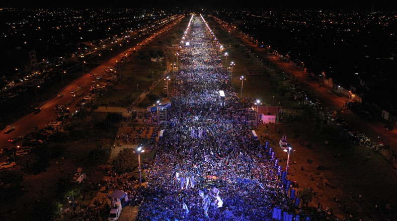 La dupla conformada por Evo Morales y Álvaro García Linera, para presidente y vicepresidente, respectivamente, recibió un gran apoyo en el Cambódromo de Santa Cruz al concentrarse casi un millón de personas.
