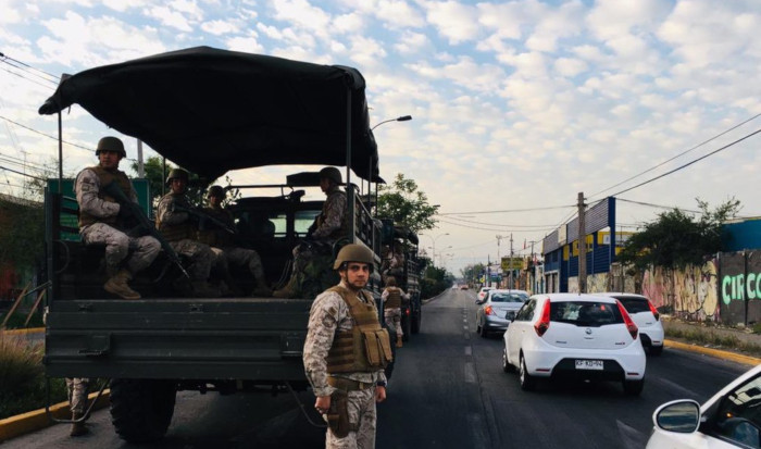 Esta mañana, el jefe de la Defensa Nacional, general de división Javier Iturriaga, sobrevoló Santiago. 