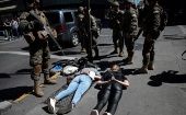 Soldados chilenos detienen a presuntos saqueadores, mientras continúan las protestas contra el Gobierno de Piñera.