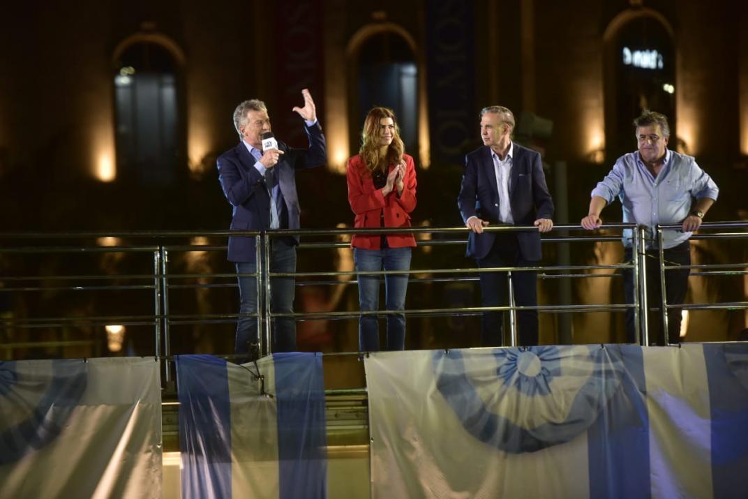 El presidente encabezó el acto de cierre de la campaña electoral en la ciudad de Córdoba, junto a su compañero de fórmula, Miguel Ángel Pichetto,