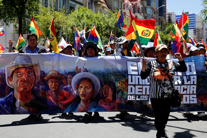 El pueblo indígena marchó pacíficamente durante la jornada de movilización para apoyar la elección de Evo Morales como presidente del país.