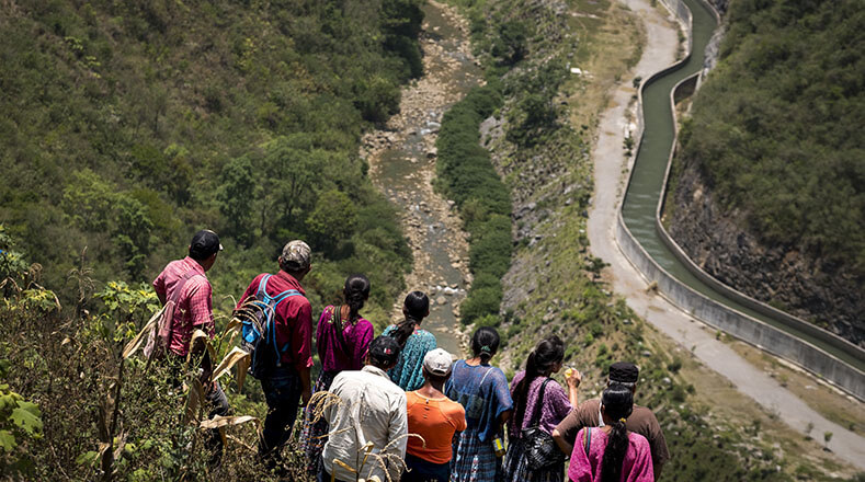 Comunidades indígenas de Guatemala mantienen una lucha contra la destrucción de sus ríos y territorios.