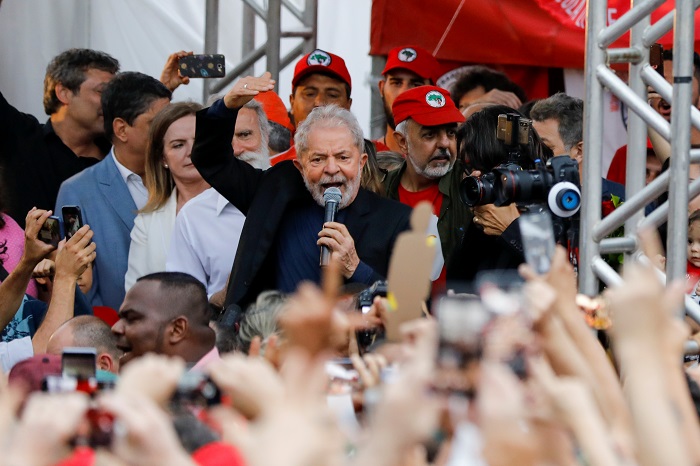 Lula fue aclamado por cientos de seguidores e integrantes del campamento 