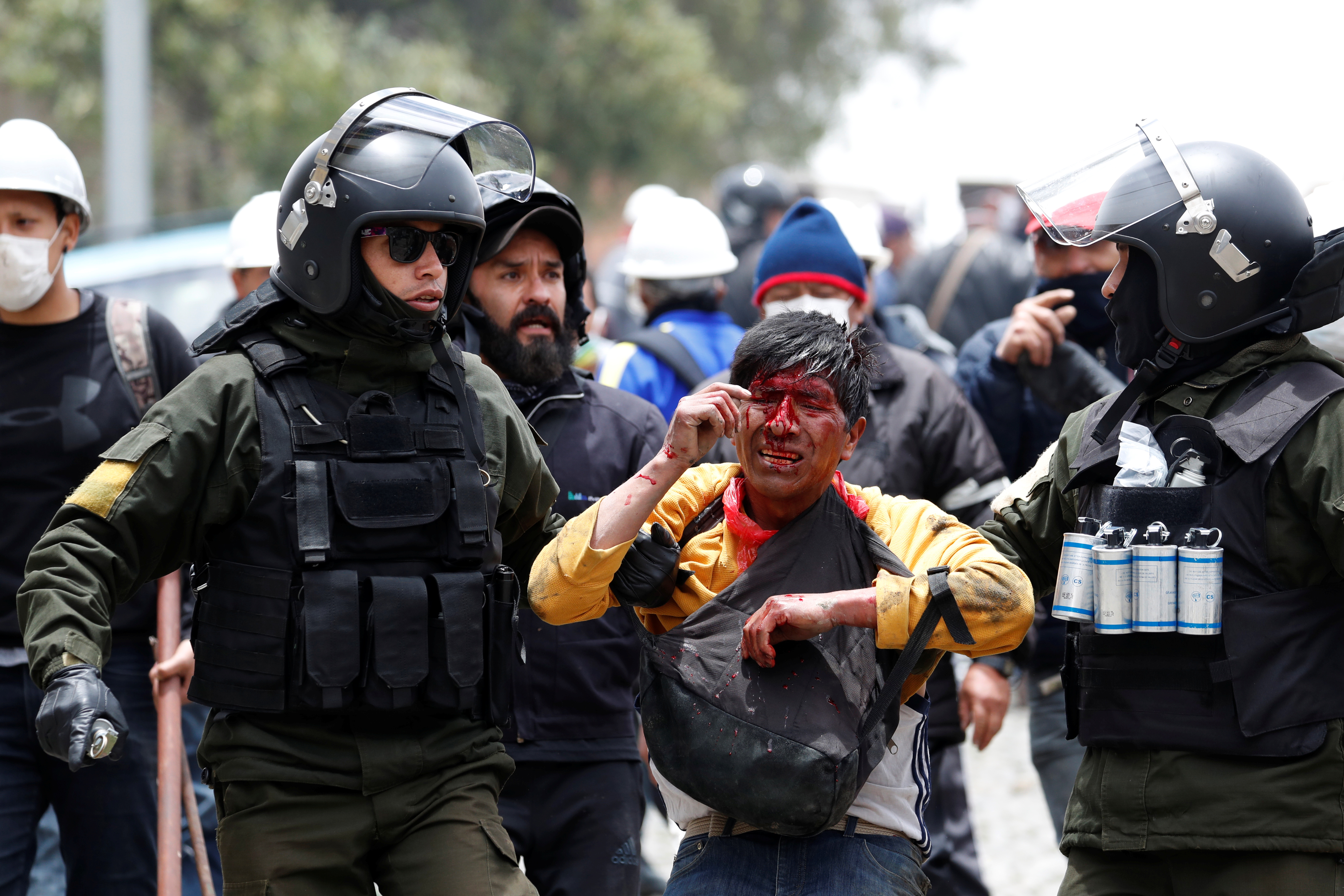 Policía reprime protestas contra golpe de Estado en Bolivia | Noticias |  teleSUR