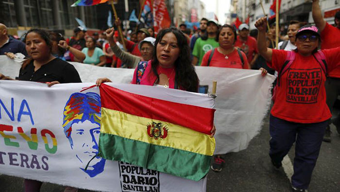 Bolivia: entre la autoproclamación y los levantamientos