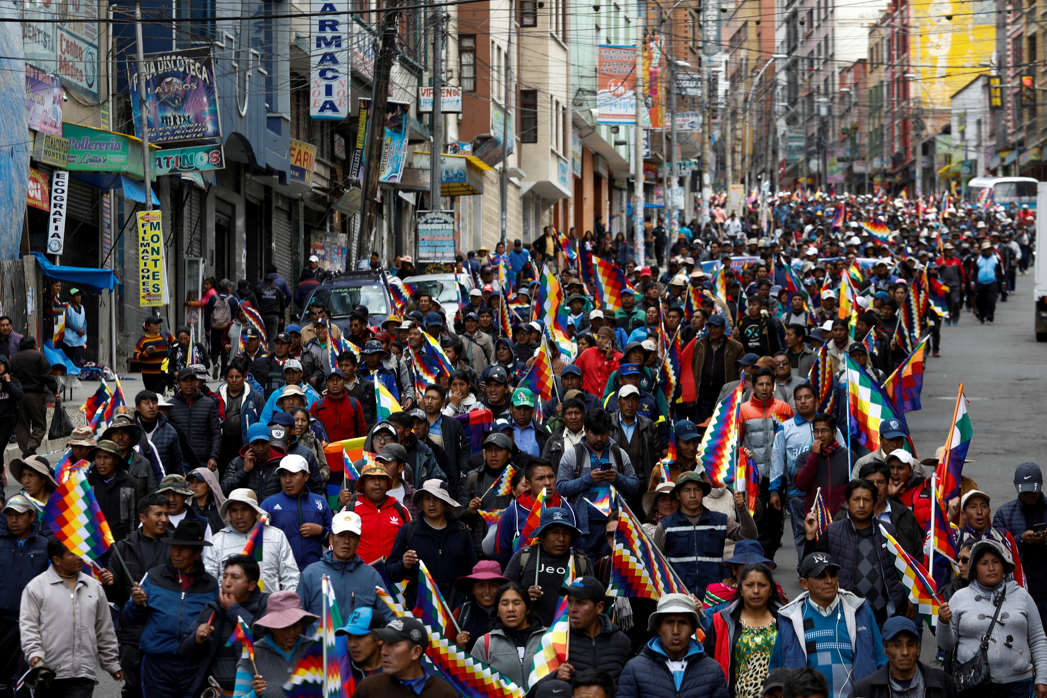 Los bolivianos anuncian más movilizaciones hasta tanto Evo Morales regrese a la Presidencia.