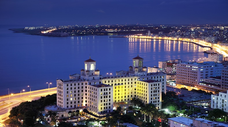 El Hotel Nacional de Cuba data de la década de 1930 y es insignia del turismo cubano. Ubicado sobre una colina a pocos metros del mar, ha merecido las distinciones de Monumento Nacional y Hotel Museo; aún permanece en activo.