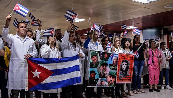 Tras el golpe de Estado en Bolivia comenzó un asedio injustificado al personal médico cubano que laboraba en ese país.